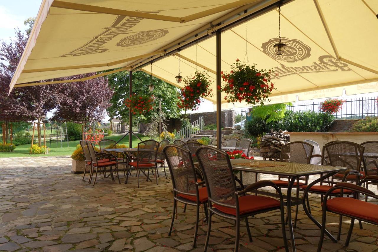 Hotel A Restaurace Palfrig Stara Ves nad Ondrejnici المظهر الخارجي الصورة
