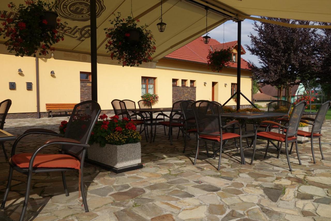 Hotel A Restaurace Palfrig Stara Ves nad Ondrejnici المظهر الخارجي الصورة