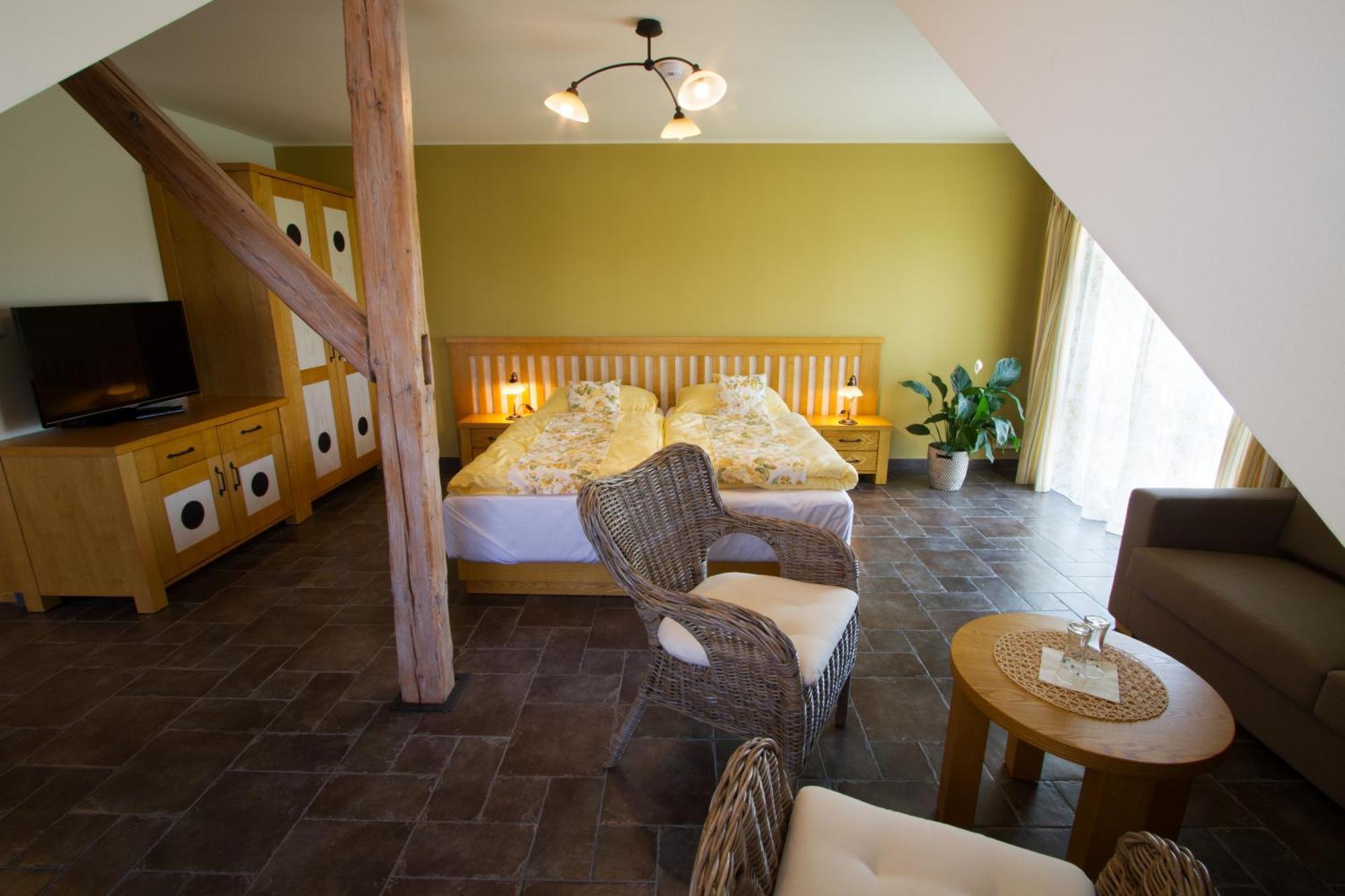 Hotel A Restaurace Palfrig Stara Ves nad Ondrejnici الغرفة الصورة