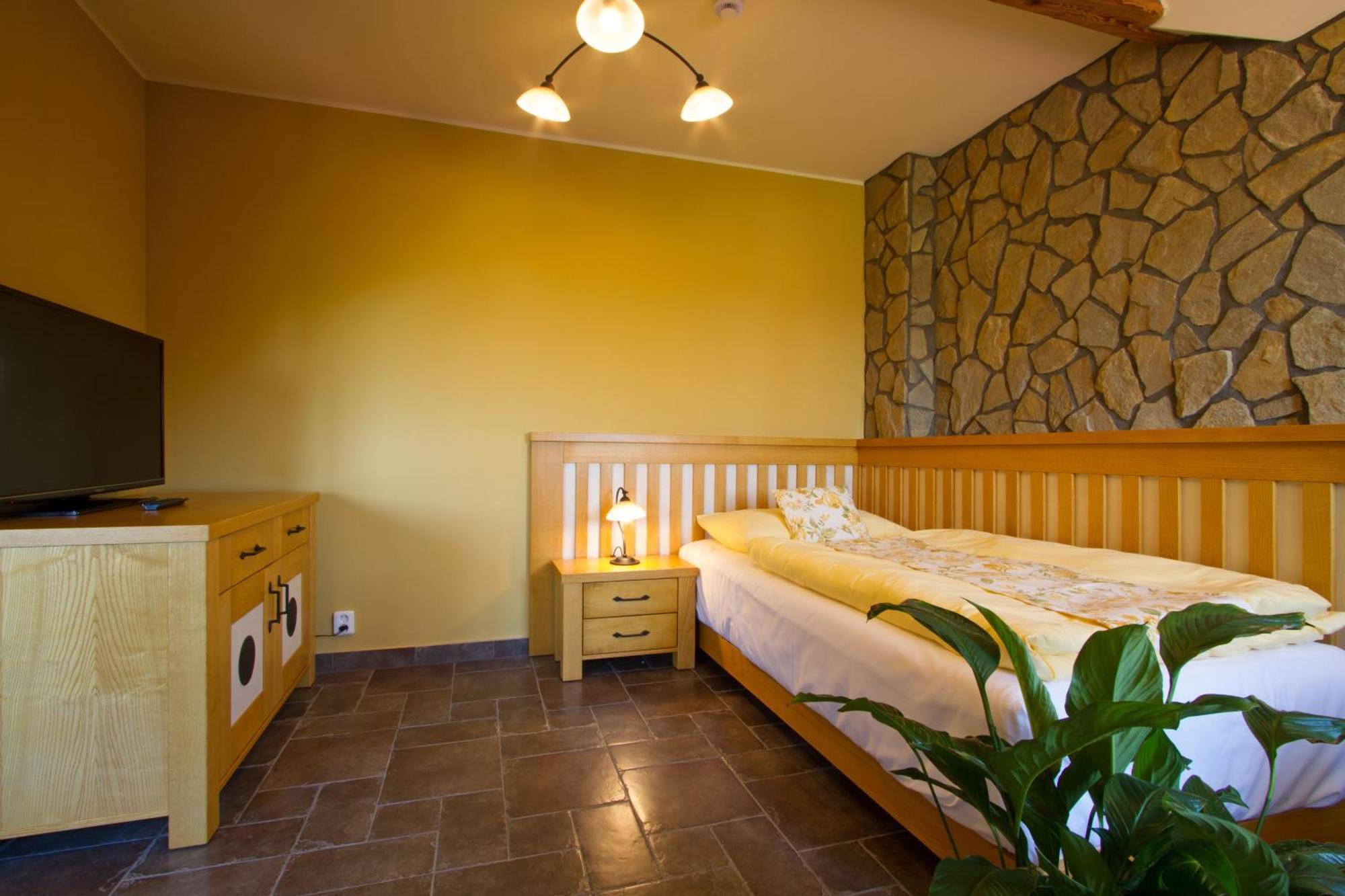 Hotel A Restaurace Palfrig Stara Ves nad Ondrejnici الغرفة الصورة