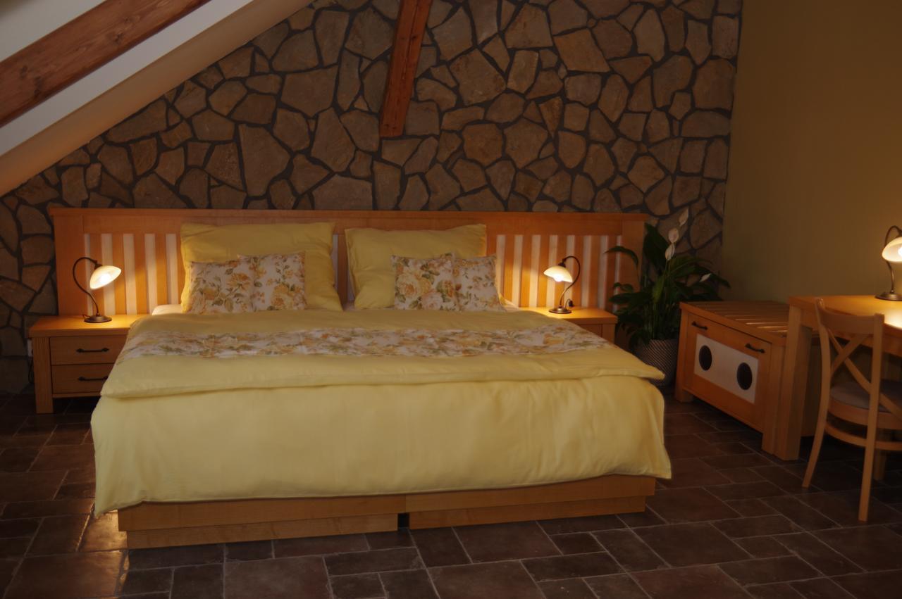 Hotel A Restaurace Palfrig Stara Ves nad Ondrejnici الغرفة الصورة