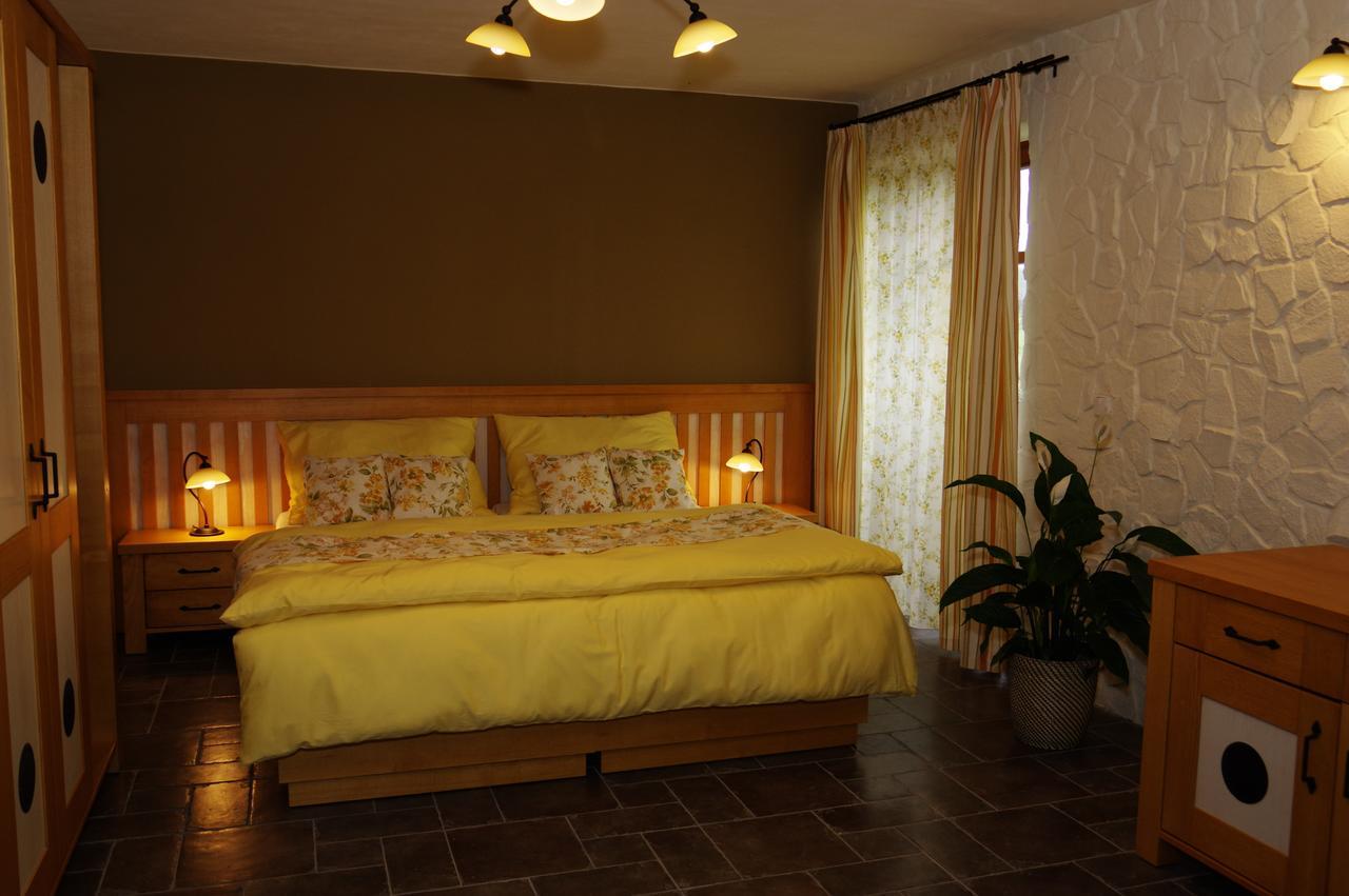 Hotel A Restaurace Palfrig Stara Ves nad Ondrejnici الغرفة الصورة
