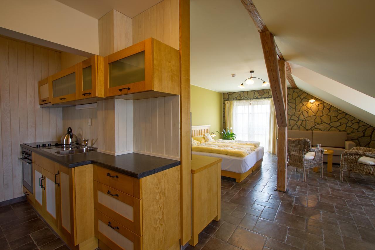 Hotel A Restaurace Palfrig Stara Ves nad Ondrejnici المظهر الخارجي الصورة