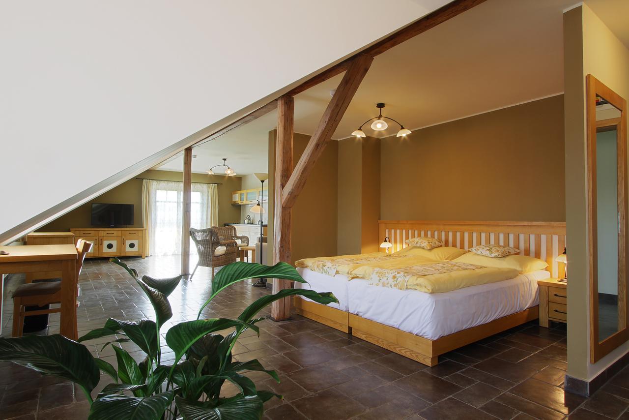 Hotel A Restaurace Palfrig Stara Ves nad Ondrejnici المظهر الخارجي الصورة